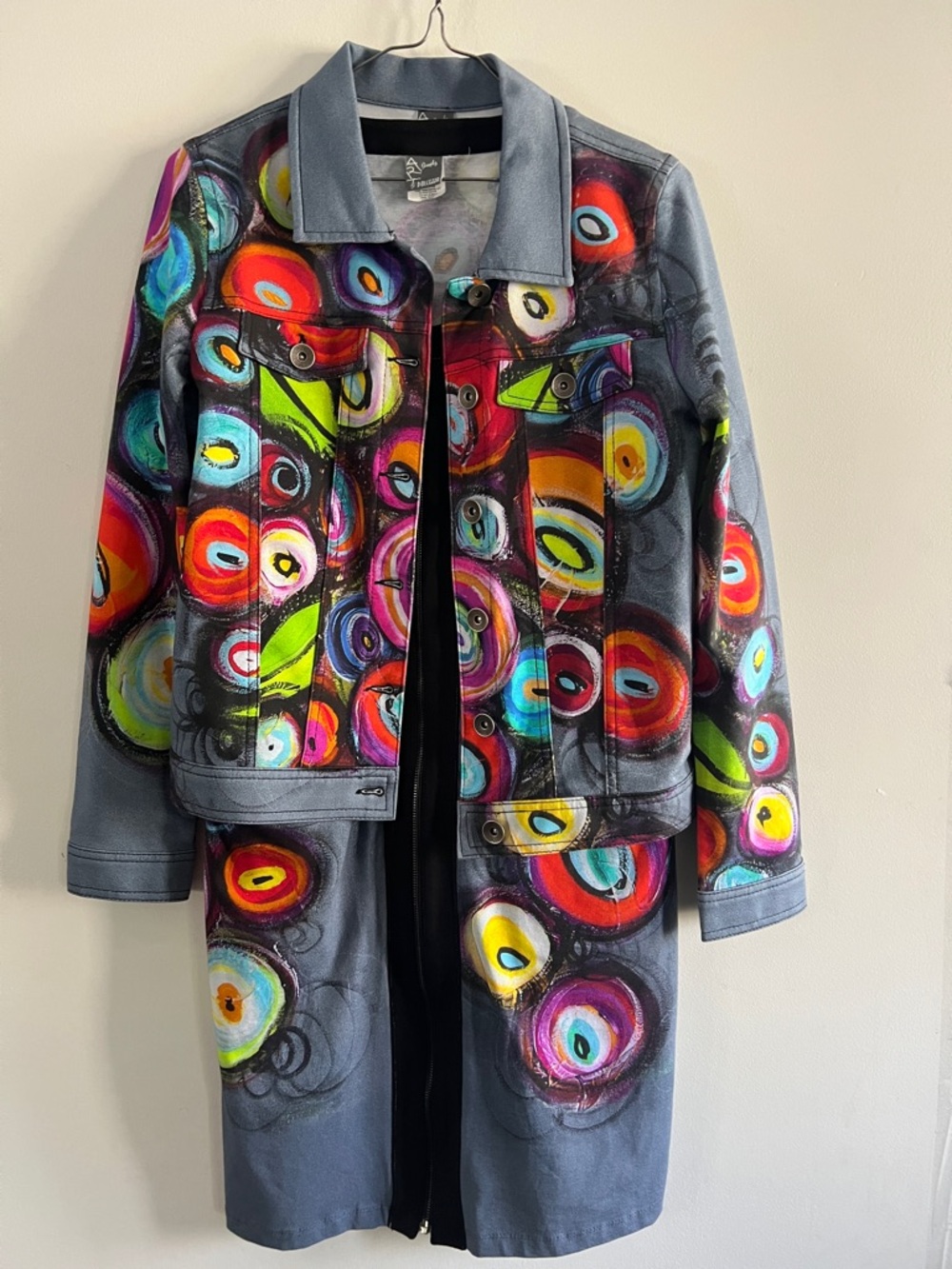 Simply Art by Dolcezza. Two piece outfit with Abstract “Eye” Print.